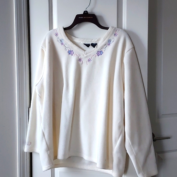 Basic Editions long sleeve sweatshirt white w/flower design 2x - Picture 1 of 10